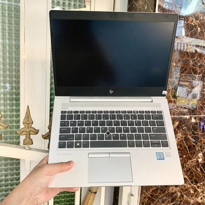 Laptop HP 830 G6